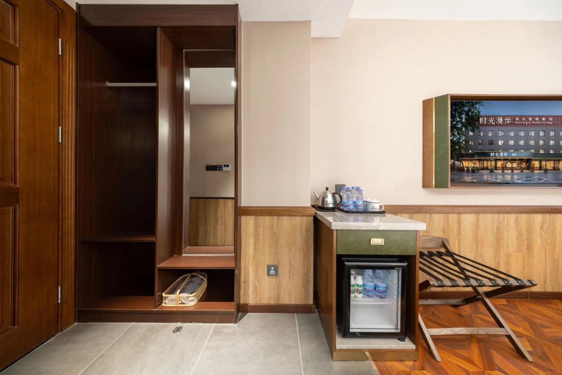 Nost Algia Hotel Near Beijing Panjiayuan Antique Market- Beijing Happy Valley, Cbd, China Zun And Sanlitun, Tian'Anmen Square, Free Ice Cream, Mineral Water, Coffee, Snacks And Laundry Service, Free Gymnastic, English Communication Well Dış mekan fotoğraf