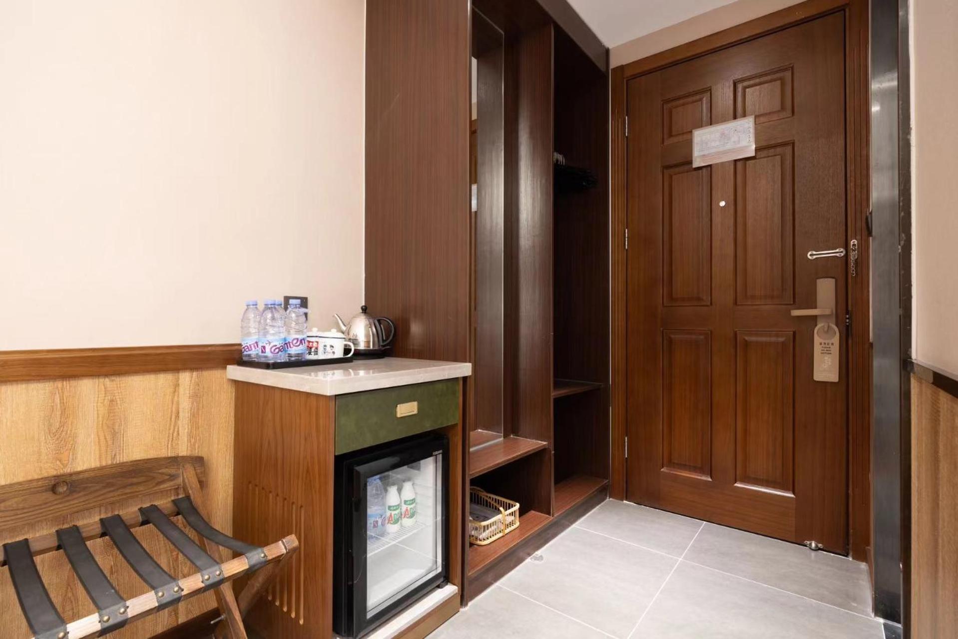 Nost Algia Hotel Near Beijing Panjiayuan Antique Market- Beijing Happy Valley, Cbd, China Zun And Sanlitun, Tian'Anmen Square, Free Ice Cream, Mineral Water, Coffee, Snacks And Laundry Service, Free Gymnastic, English Communication Well Dış mekan fotoğraf