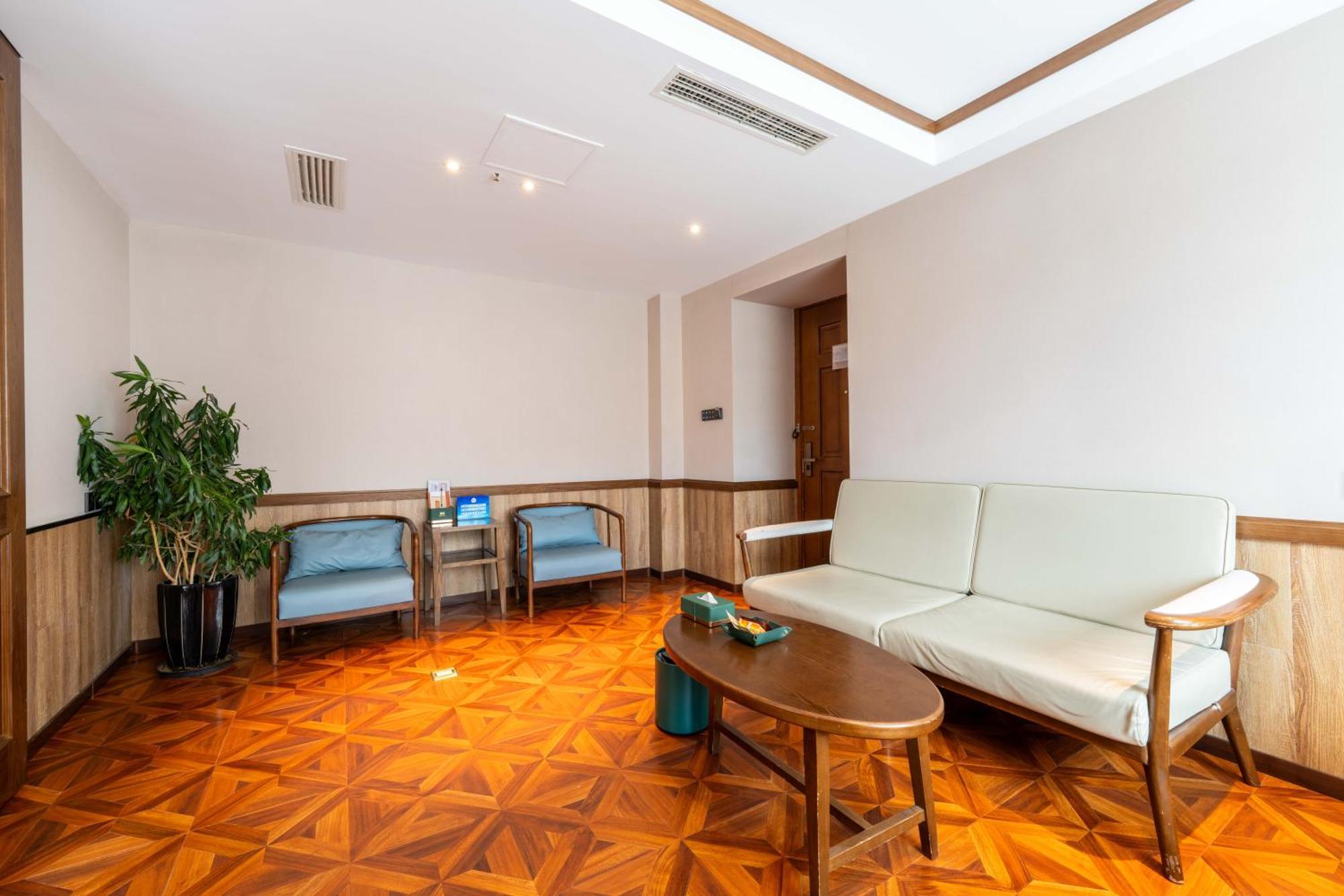 Nost Algia Hotel Near Beijing Panjiayuan Antique Market- Beijing Happy Valley, Cbd, China Zun And Sanlitun, Tian'Anmen Square, Free Ice Cream, Mineral Water, Coffee, Snacks And Laundry Service, Free Gymnastic, English Communication Well Dış mekan fotoğraf