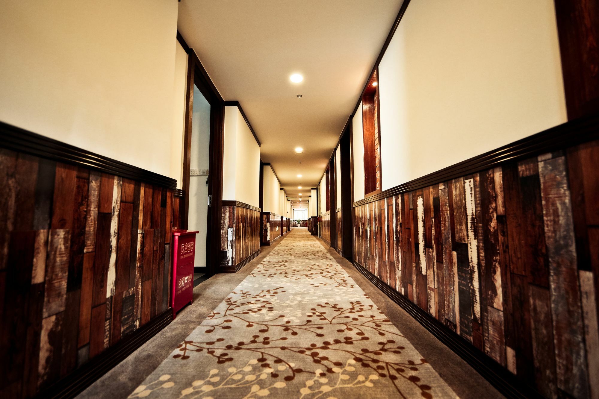 Nost Algia Hotel Near Beijing Panjiayuan Antique Market- Beijing Happy Valley, Cbd, China Zun And Sanlitun, Tian'Anmen Square, Free Ice Cream, Mineral Water, Coffee, Snacks And Laundry Service, Free Gymnastic, English Communication Well Dış mekan fotoğraf